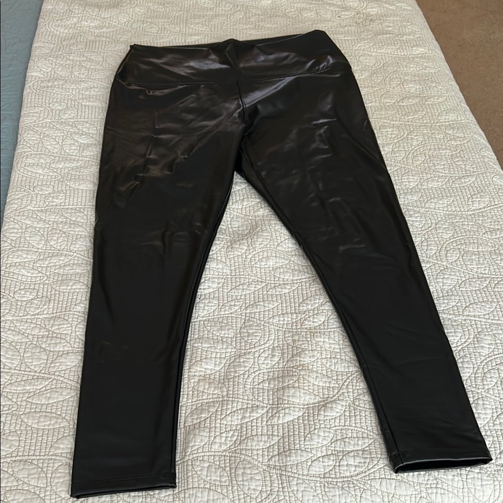 Hot Kiss Black Performance Leggings
